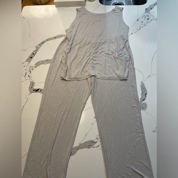 Chico's Pants - Chico’s size 3 Traveler’s set - Lightweight tank top and elastic waist pants